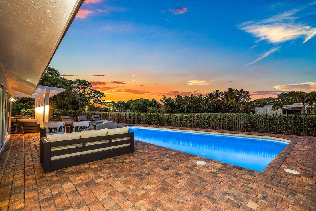Photo of 4877 Pineview Circle