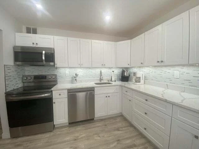 Photo of 122 Capri C
