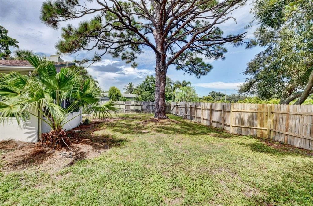 Photo of 15385 Monroe Road
