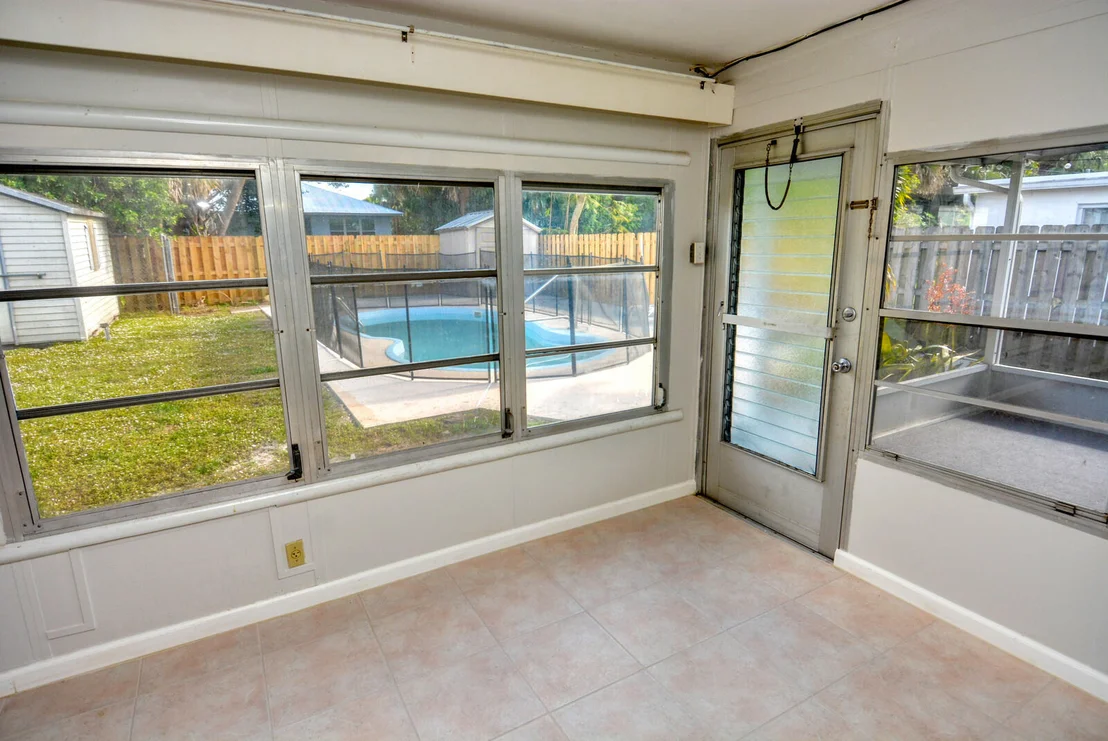 Photo of 411 SE Fini Drive