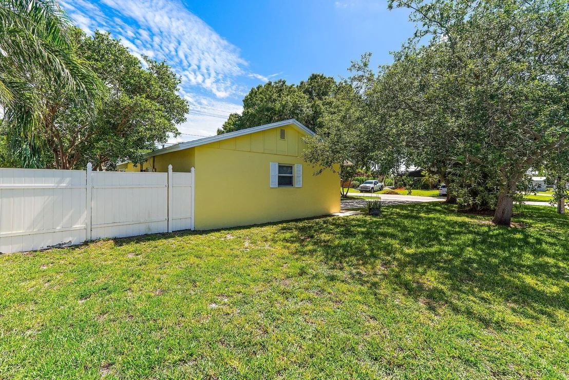 Photo of 678 Riverside Drive