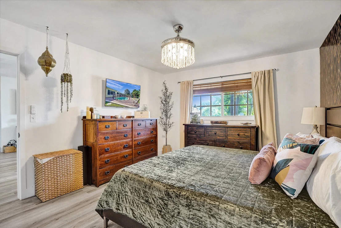 Photo of 357 NW 23rd Street