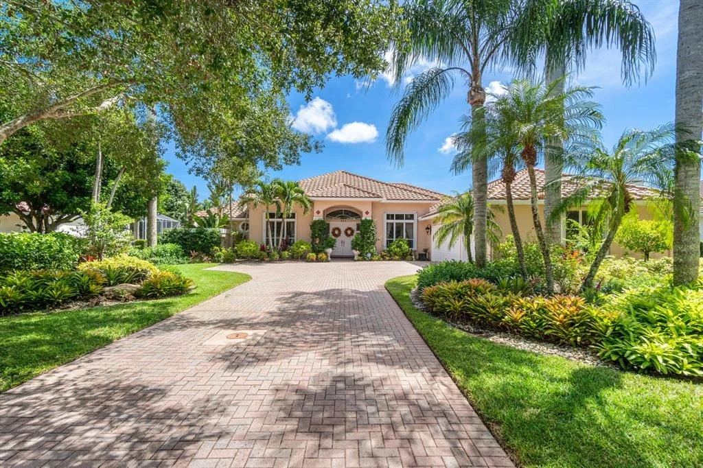 Photo of 113 N River Drive E