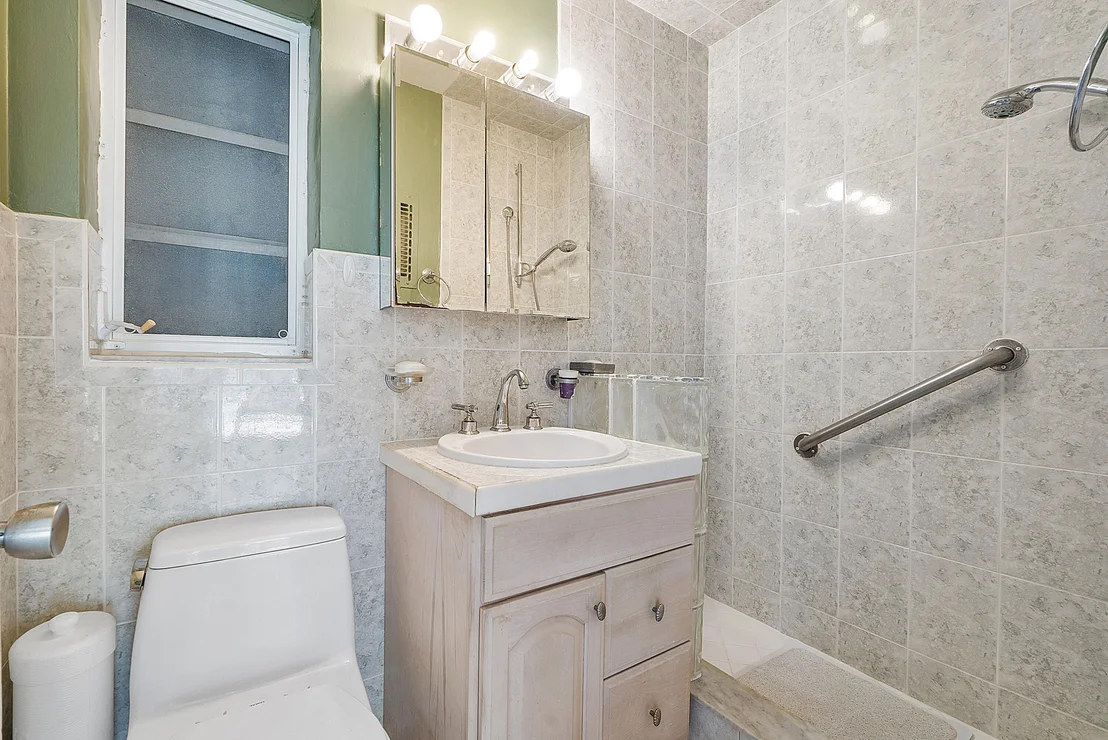 Photo of 2560 SE 9th Street