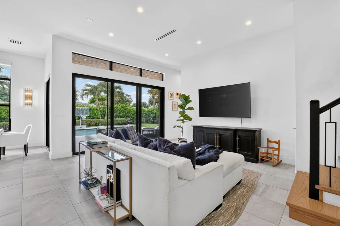 Photo of 512 Lake Drive