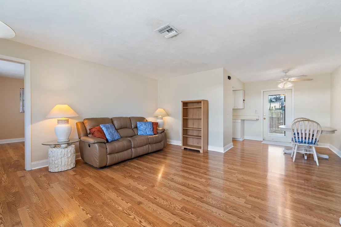 Photo of 815 W Laird Drive
