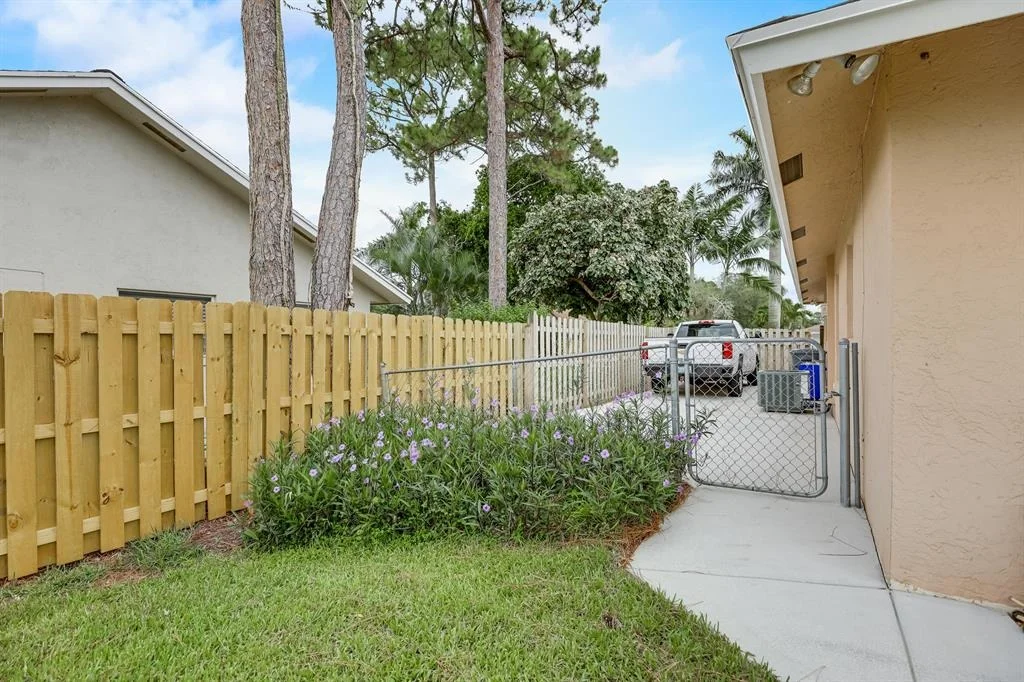 Photo of 4815 Dolphin Drive