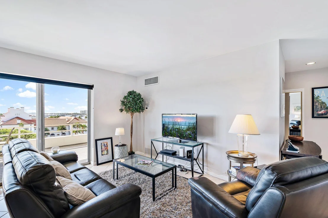 Photo of Unit 626B at 44 Cocoanut Row