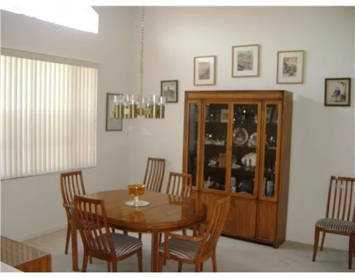 Photo of 6834 Treves