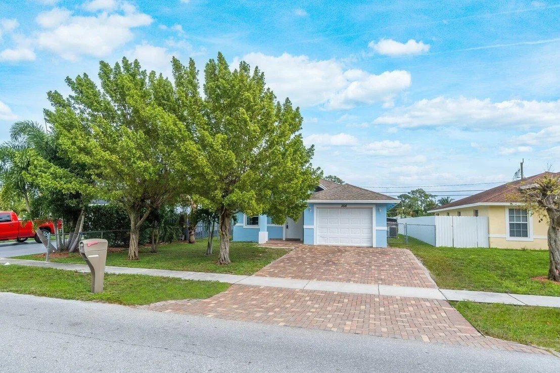 Photo of 356 Fleming Avenue
