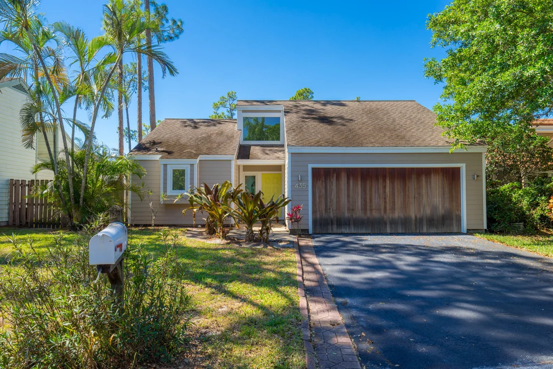 Photo of 435 Oak Shadow Way