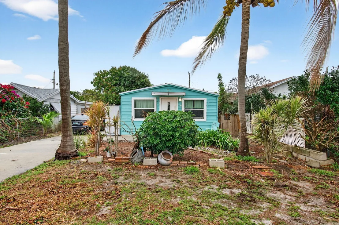 Photo of 1071 Peak Road