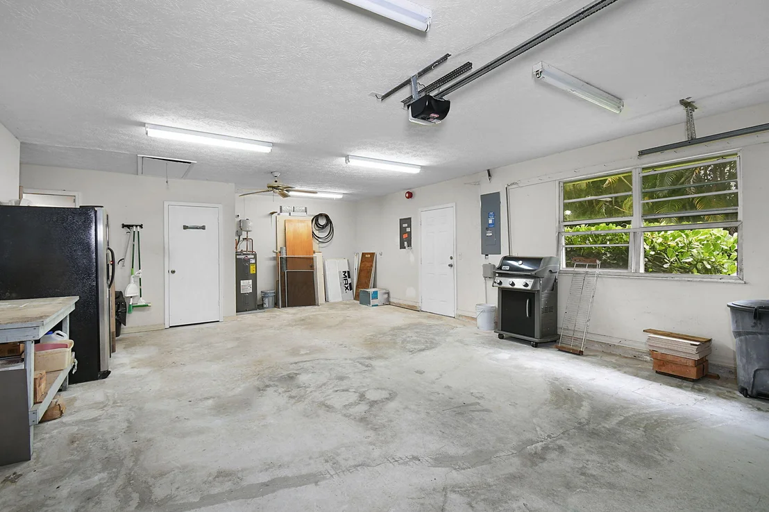 Photo of 895 SE Waterside Way