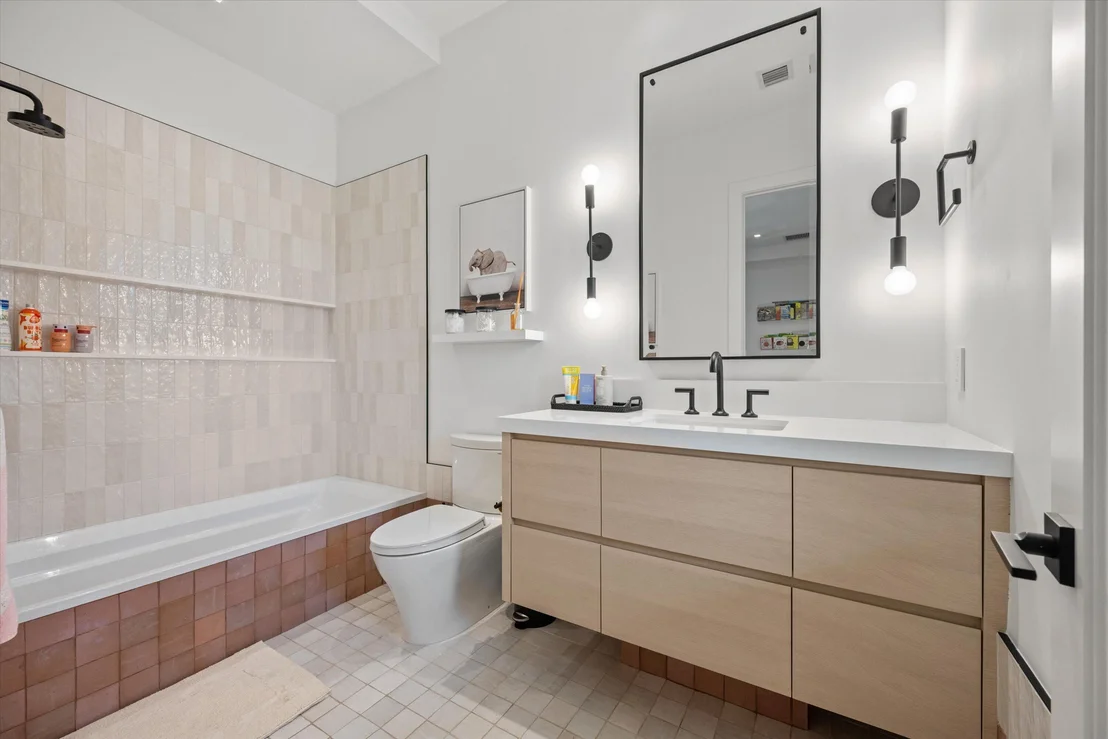 Photo of 745 Park Drive W