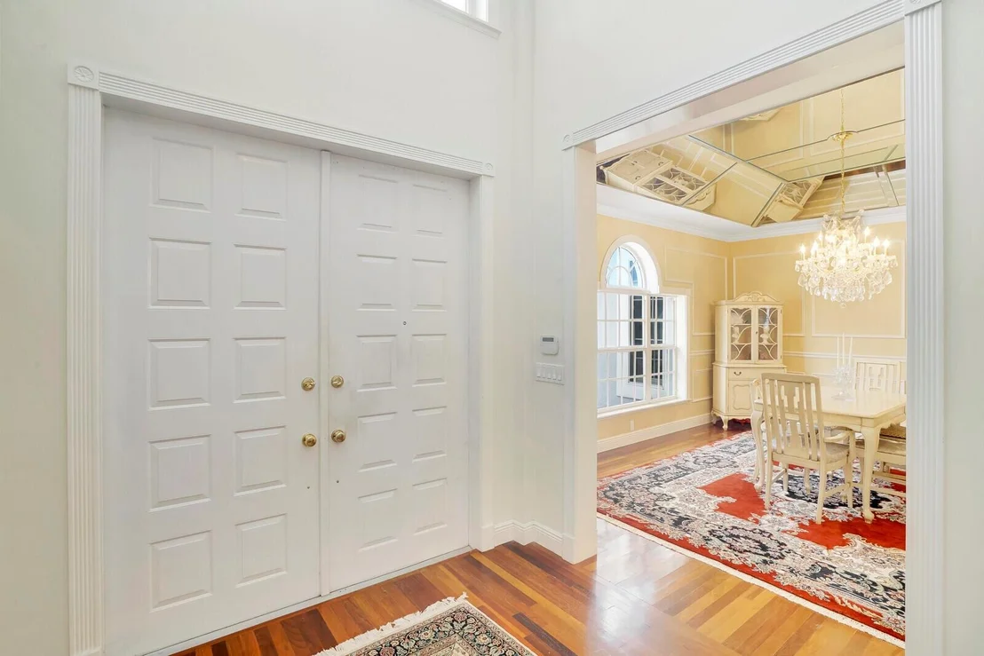 Photo of 2000 Henley Place
