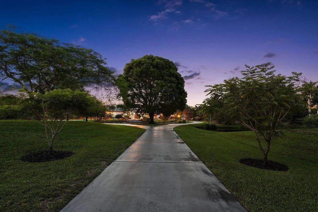Photo of 8549 SURREY Lane