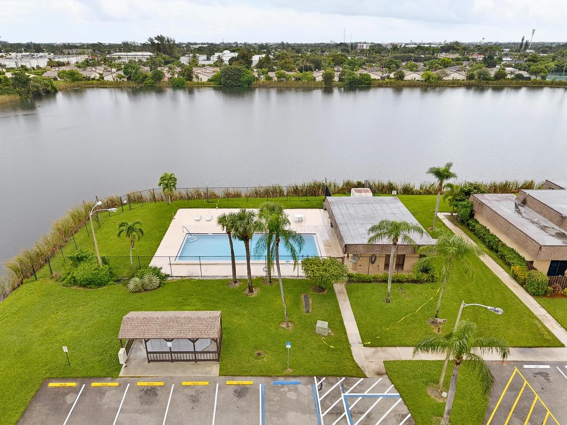 Photo of Unit B at 3402 WATERVIEW Circle