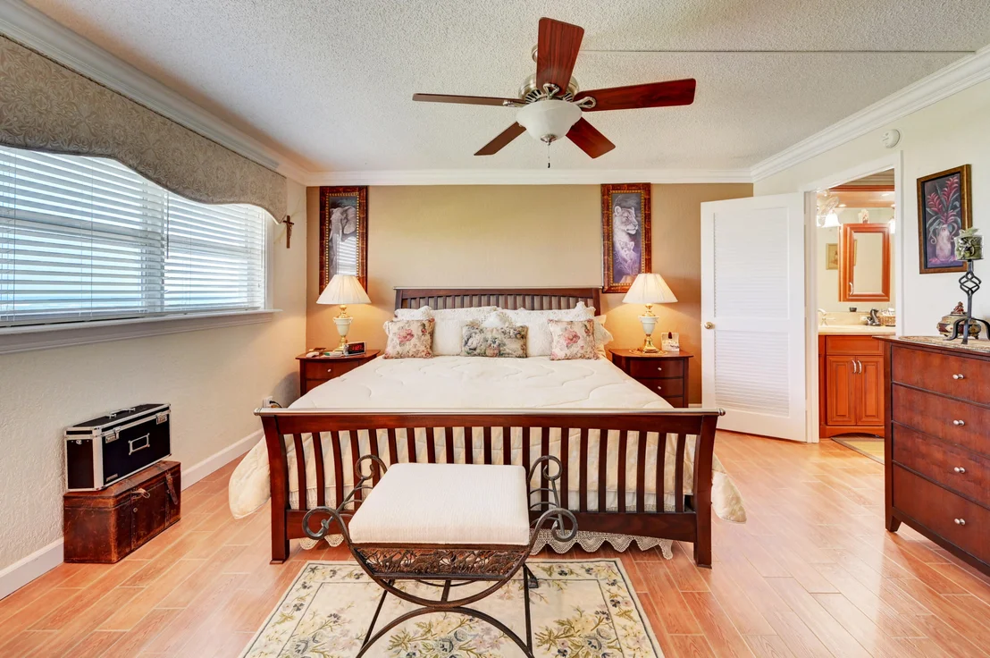 Photo of Unit 708 at 401 Briny Avenue