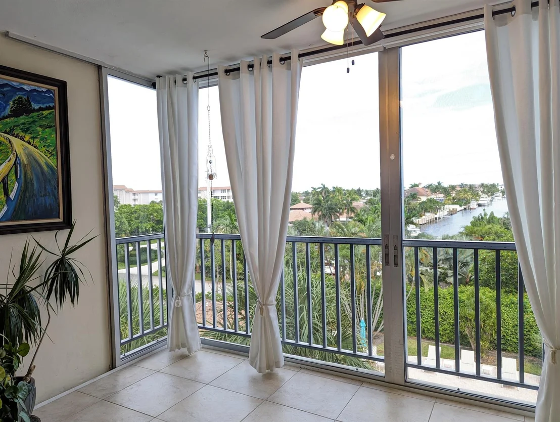Photo of Unit UNIT405 at 2829 Florida Boulevard
