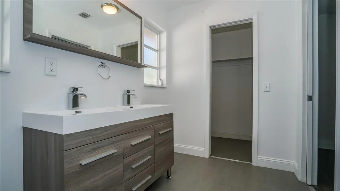 Photo of 330 SE 5th Terrace