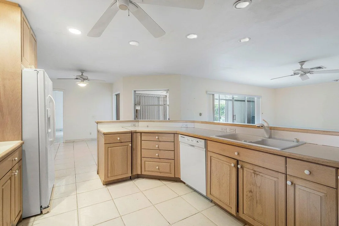 Photo of 1060 Spanish River Road
