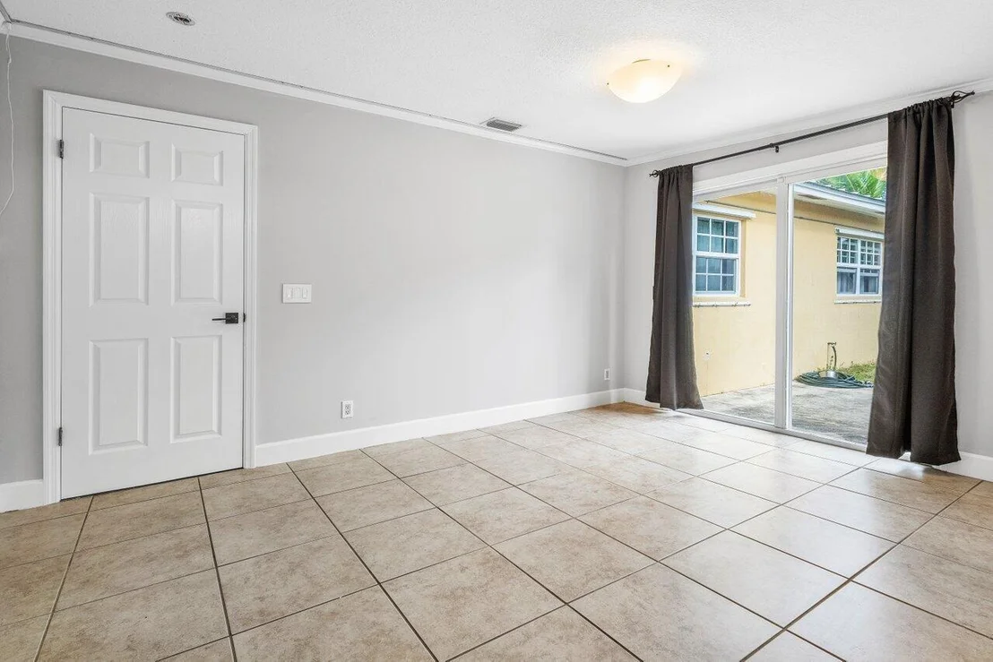 Photo of 403 W Whitney Drive