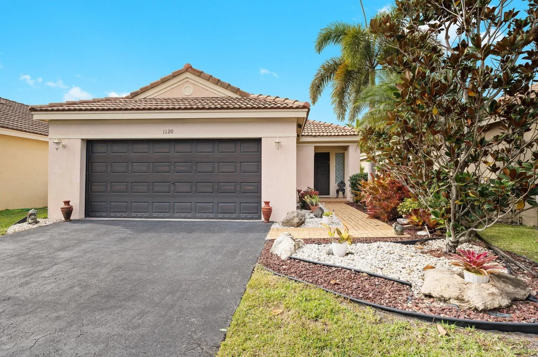 Photo of 1120 Alexander Bend