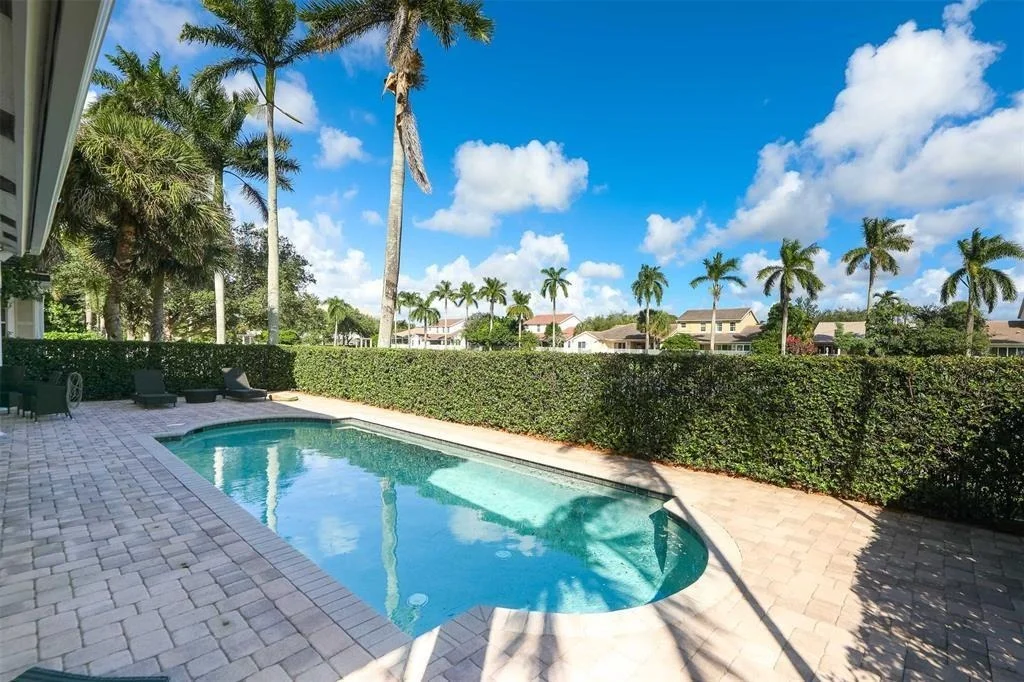Photo of 4734 Lakeside Terrace