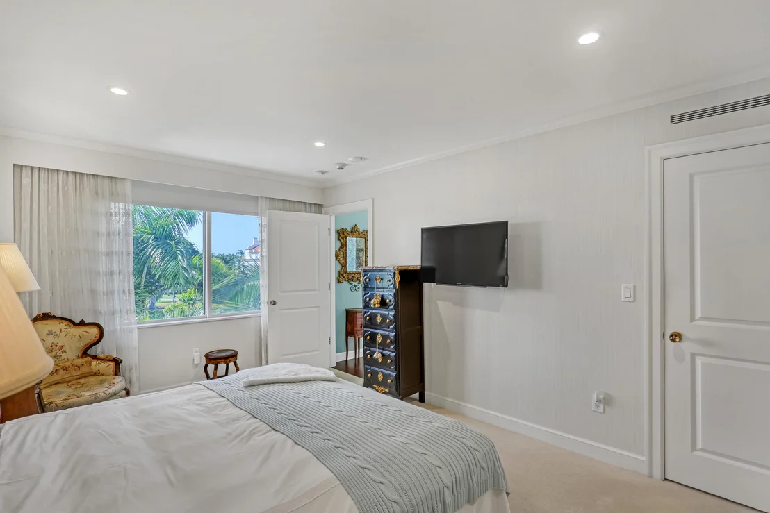 Photo of Unit 302B at 44 Cocoanut Row