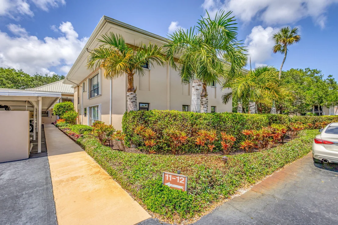 Photo of Unit UNITB at 11 SE Concourse Drive