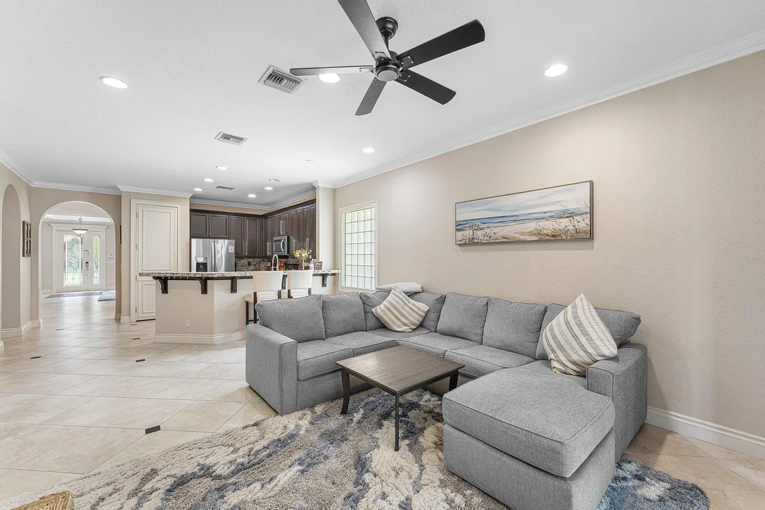 Photo of Unit 310 at 310 VENICE Boulevard