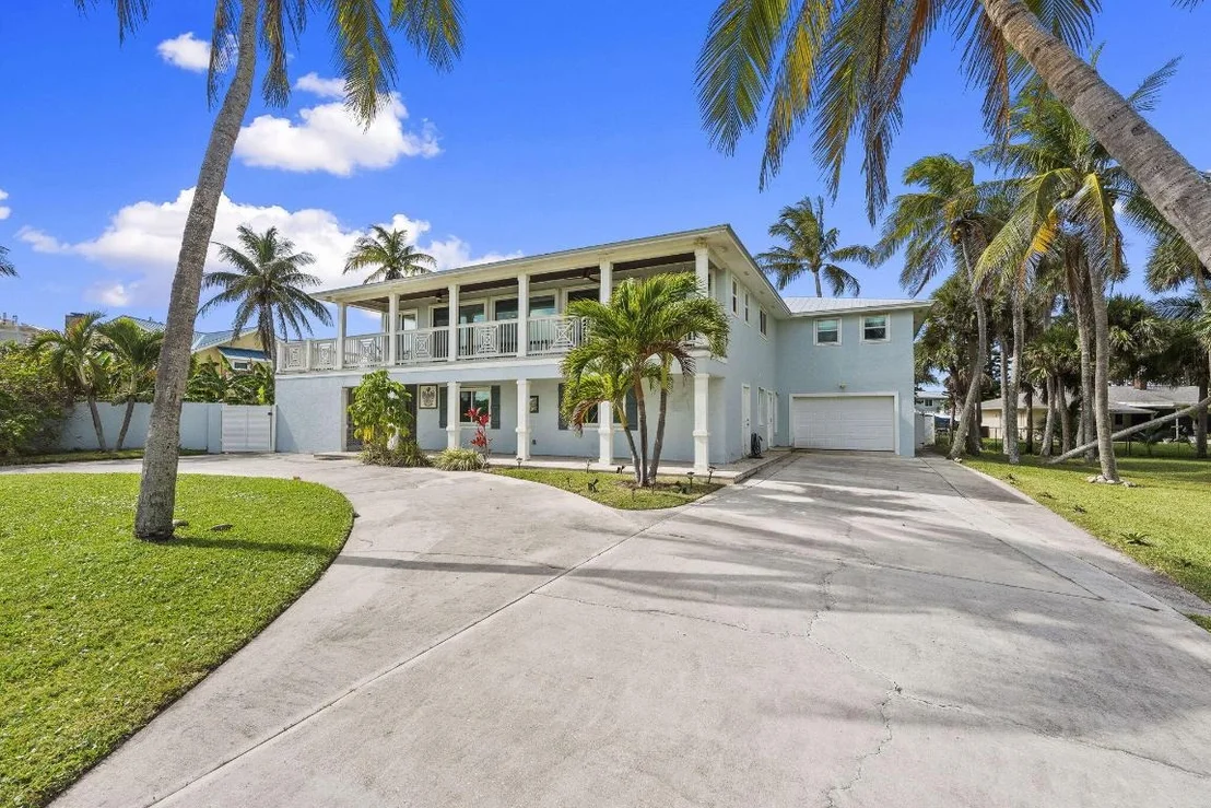 Photo of 1911 Surfside Drive