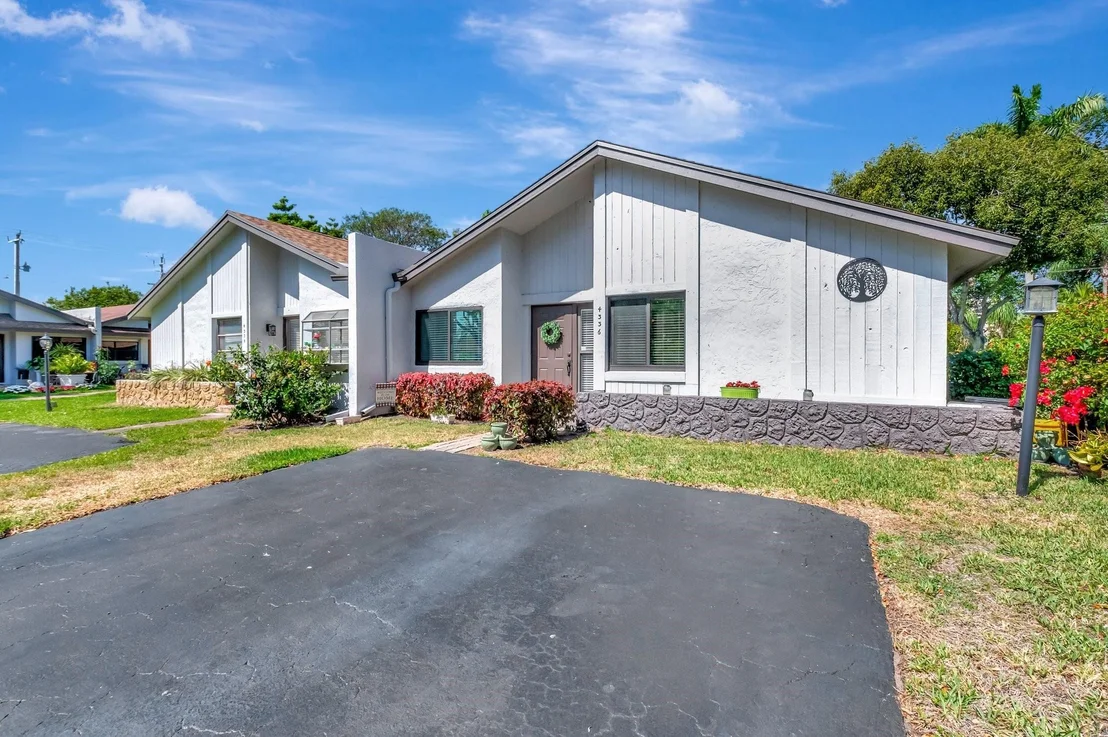 Photo of 4336 Palm Forest Drive