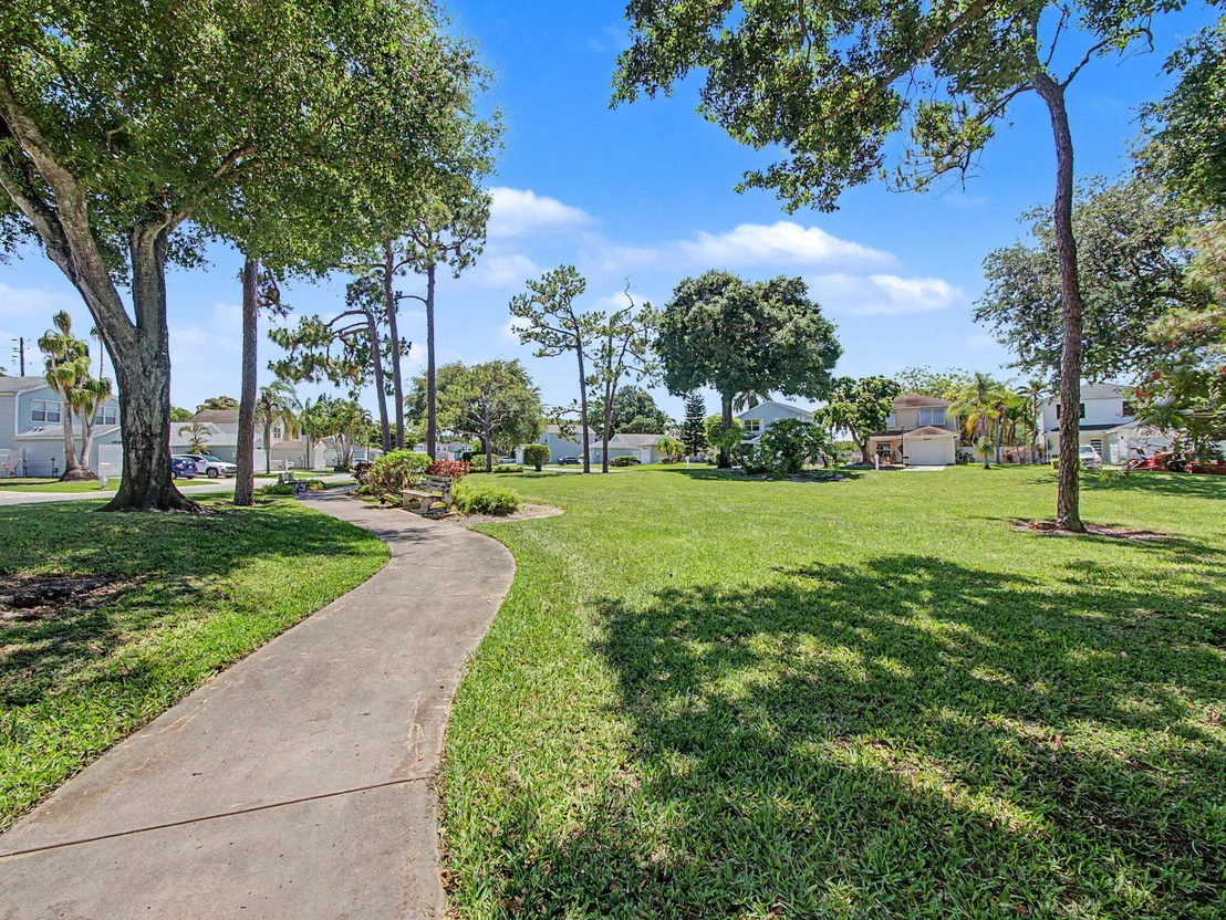 Photo of 4675 Lakeside Circle