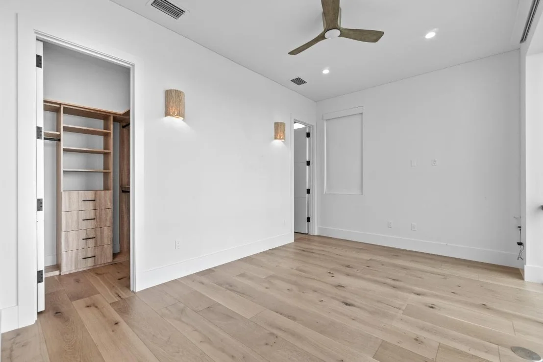 Photo of 3445 Harbor Road N