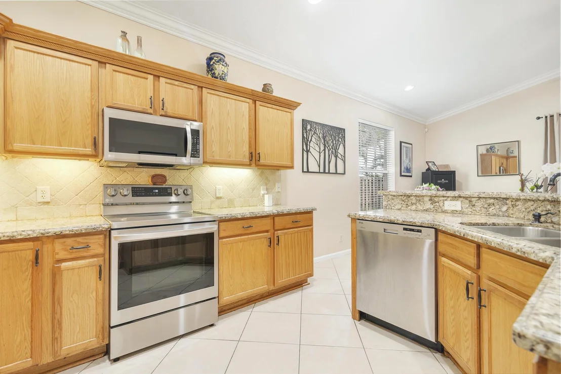 Photo of 17684 Cinquez Park Road W