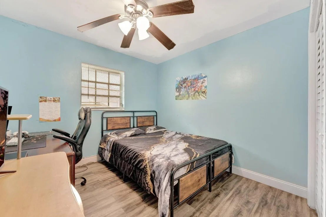 Photo of Unit D7 at 3058 Riverside Drive