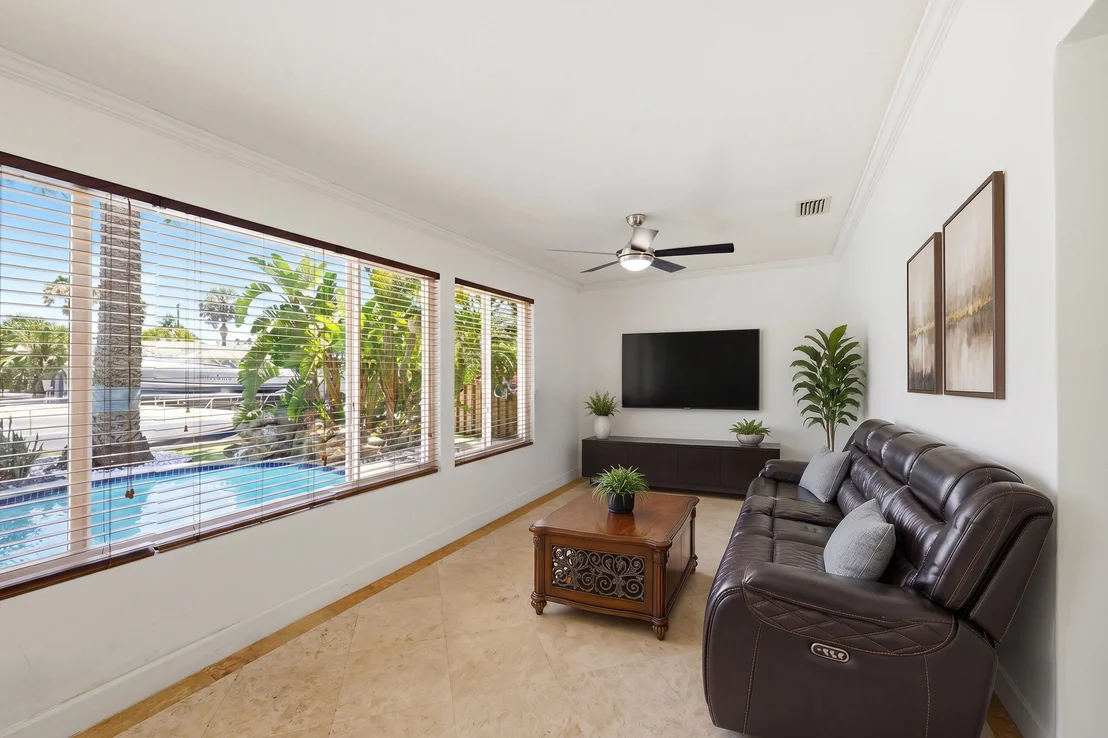 Photo of 390 SE 12th Avenue