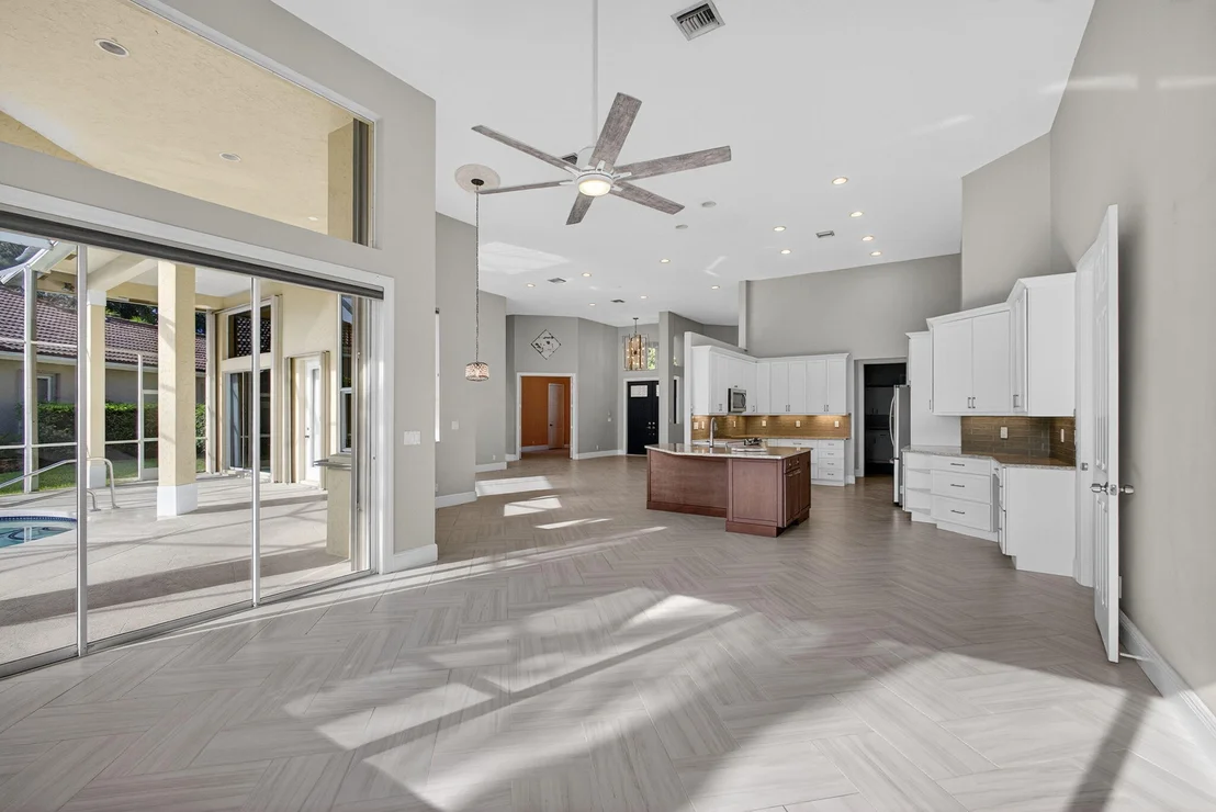 Photo of 111 N River Drive W