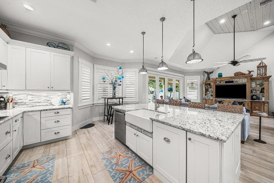 Photo of 906 Dolphin Drive