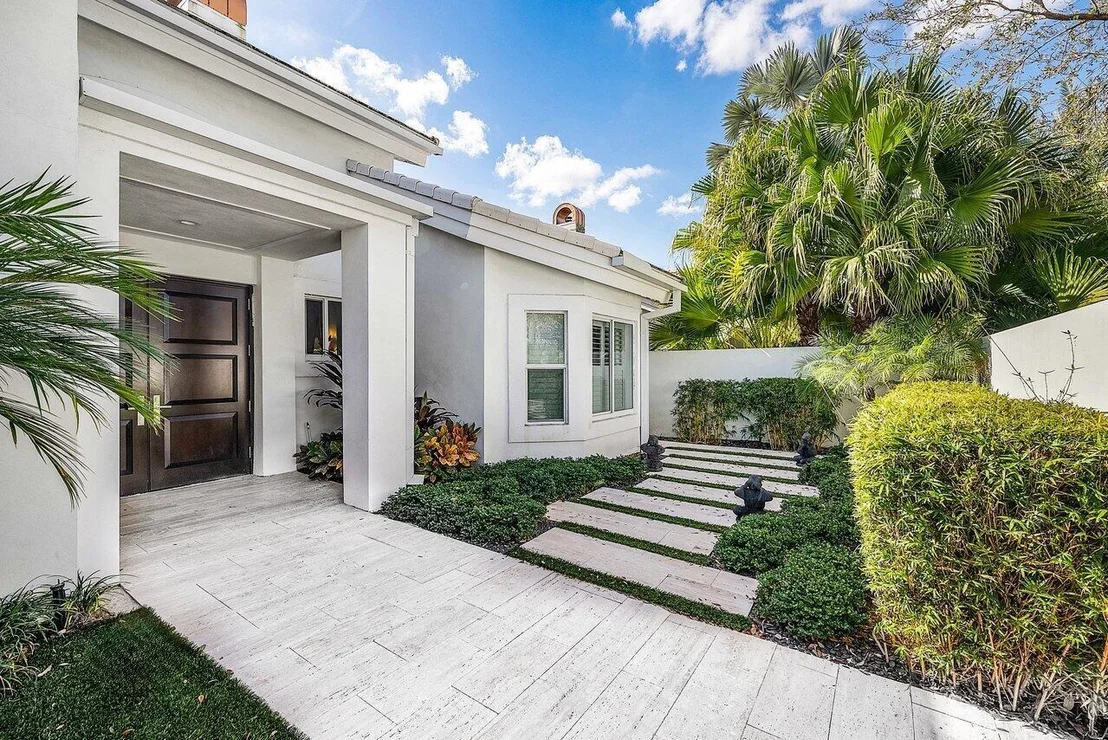 Photo of 215 Island Drive