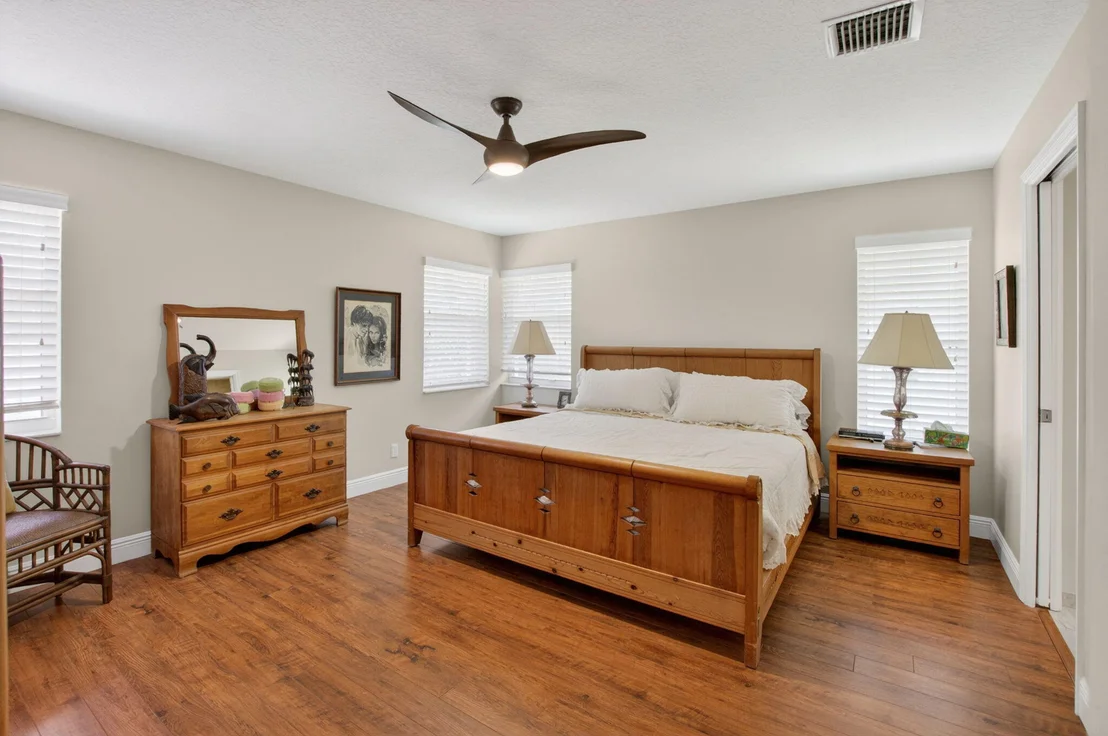 Photo of 5582 Royal Lake Circle