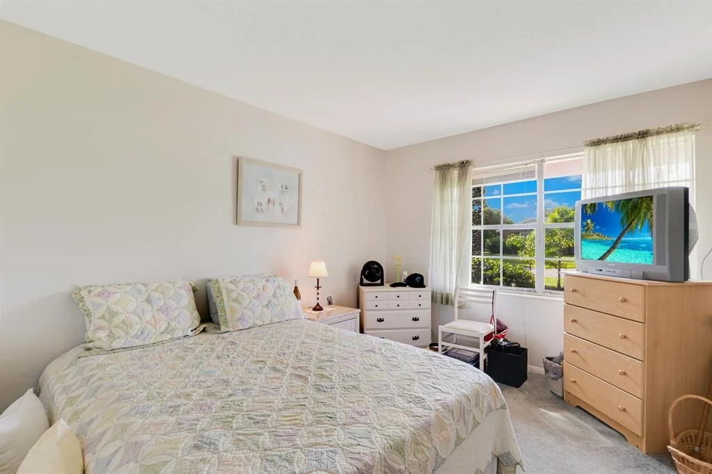 Photo of 115 W Beverly Rd