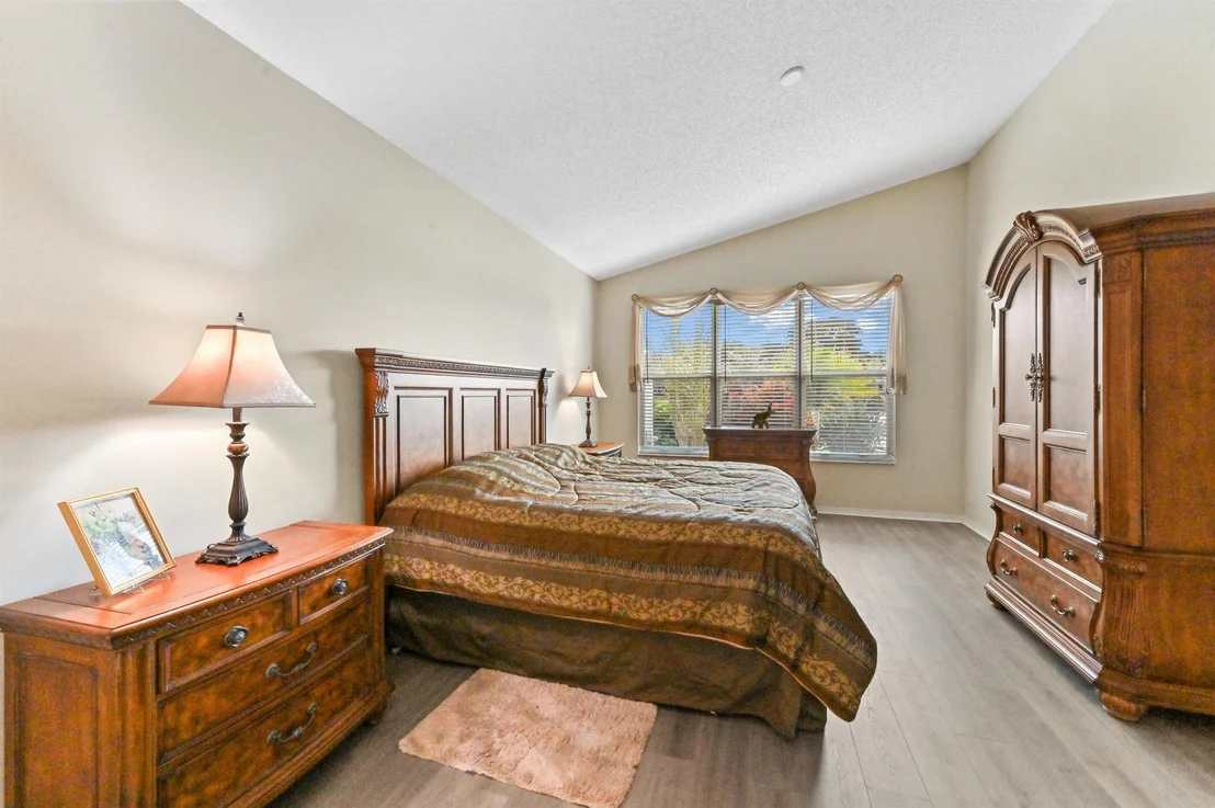 Photo of 9520 Lago Drive