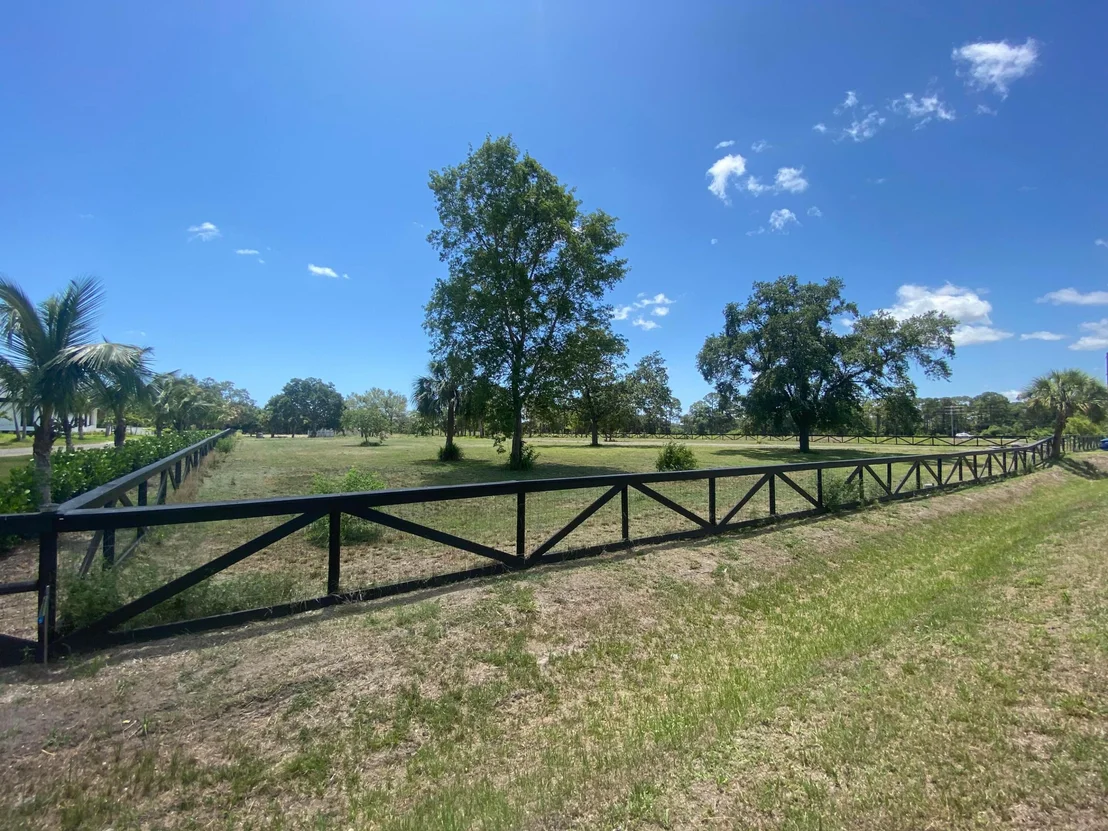 Photo of 2098 Johnston Road