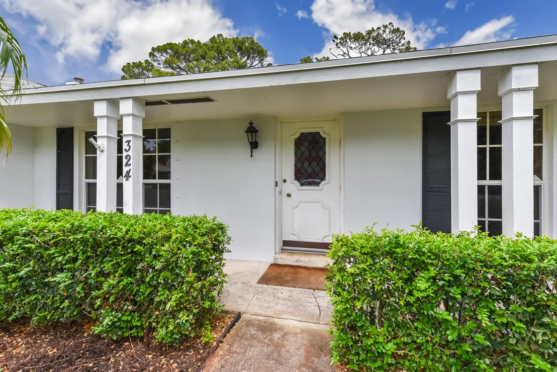 Photo of 324 River Drive