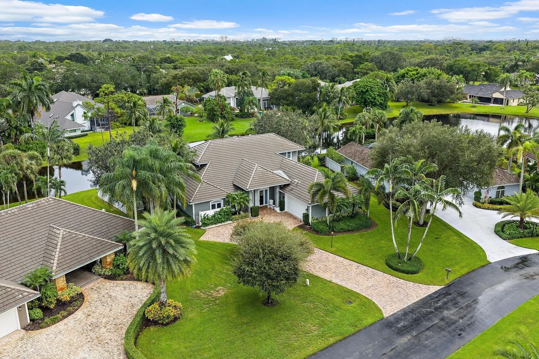 Photo of 18647 SE Lakeside Way