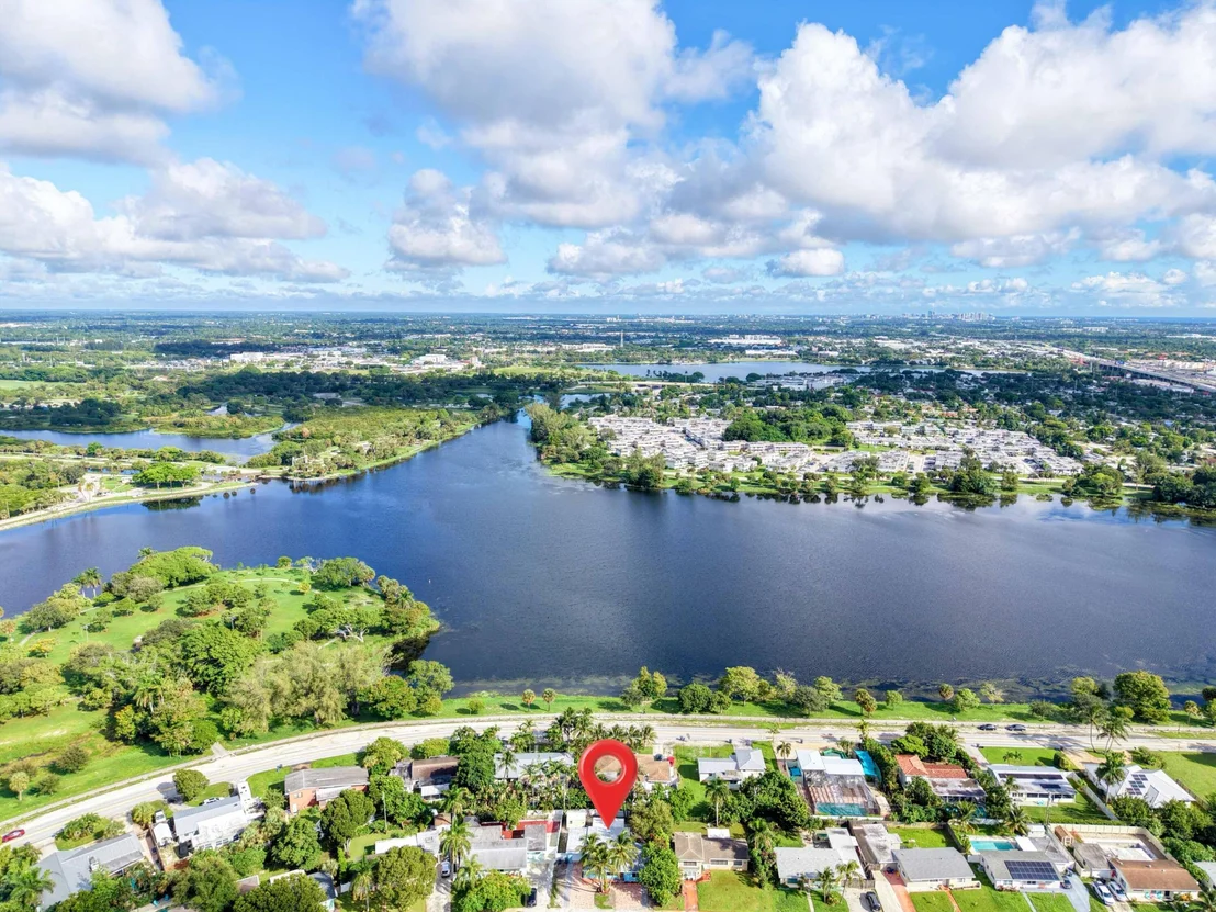 Photo of 1421 Crest Drive