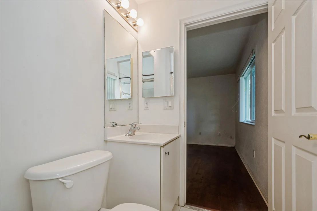 Photo of 320 NW 17th Terrace