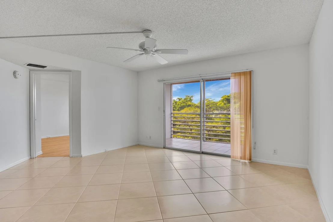 Photo of Unit D4 at 1601 Abaco Drive